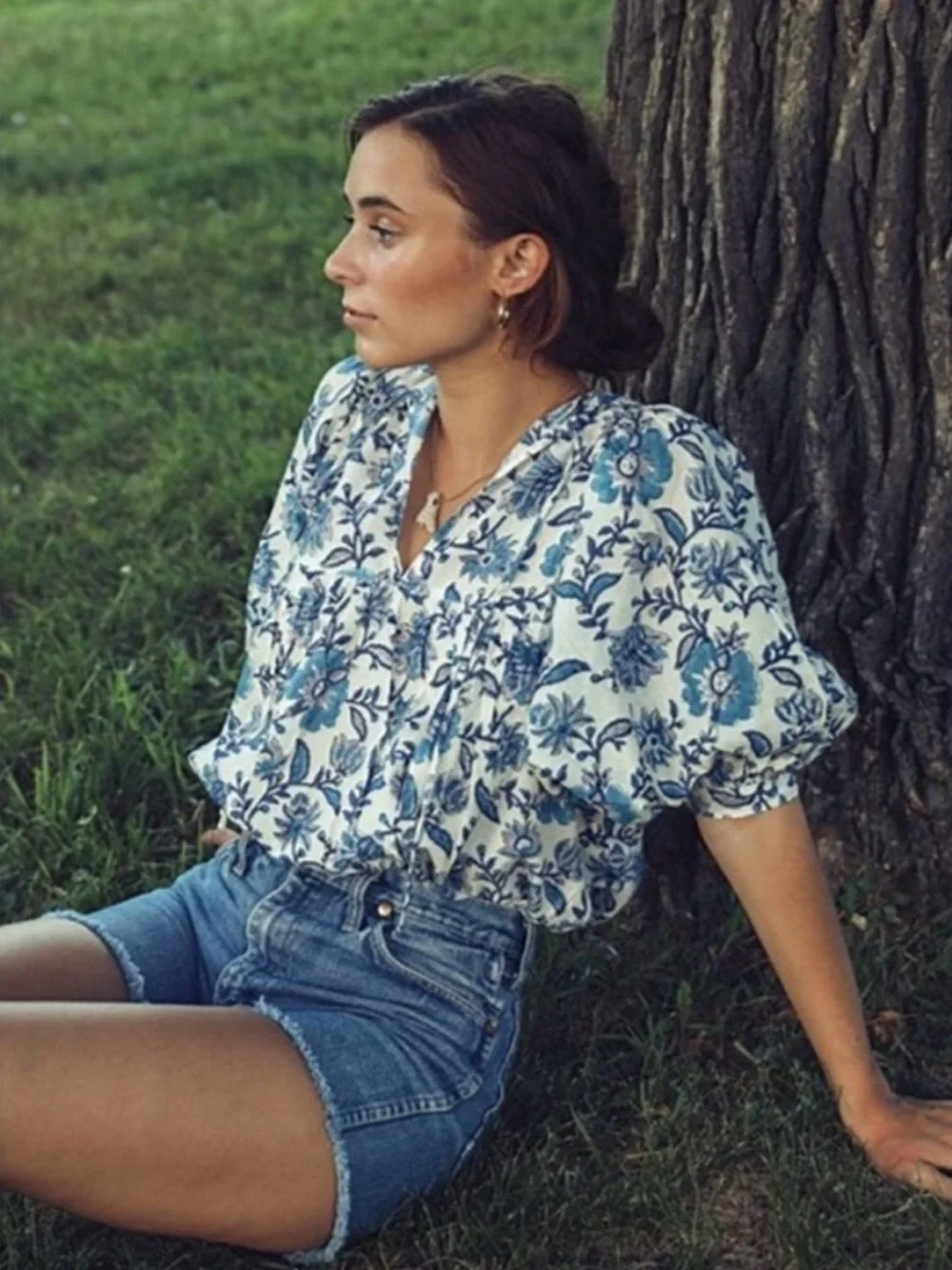 Mille Resort Thalia Top in Blue Floral Medium - Picture 2 of 11